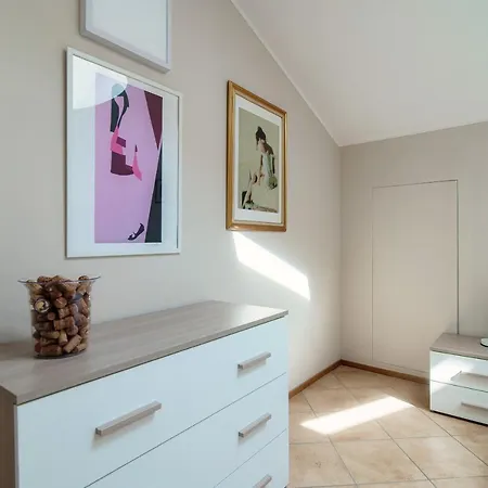 Grape Attic 72 - The House Of Travelers Lejlighed Como