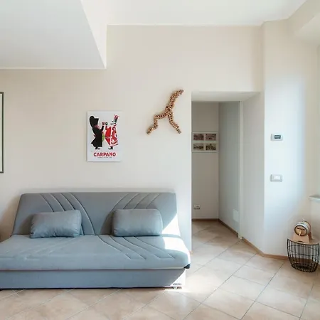 Grape Attic 72 - The House Of Travelers *