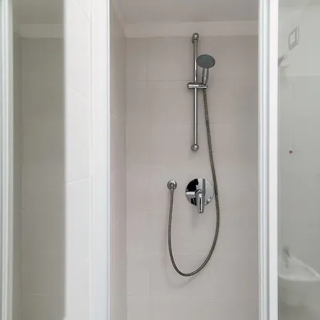 Grape Attic 72 - The House Of Travelers *