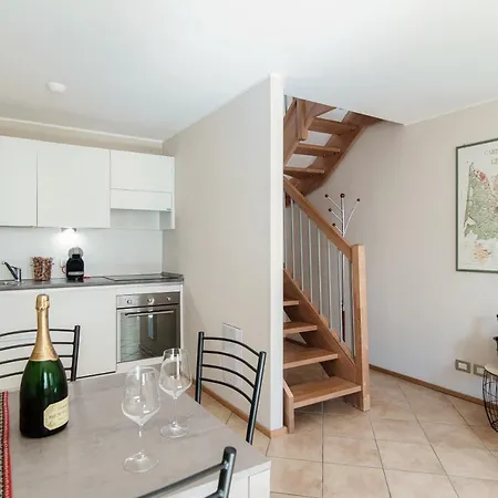 Grape Attic 72 - The House Of Travelers Apartamento Como