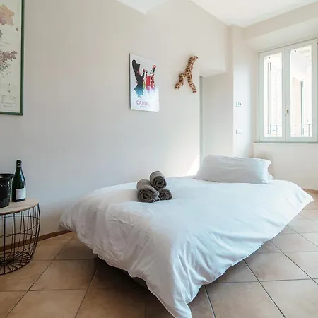 Grape Attic 72 - The House Of Travelers *