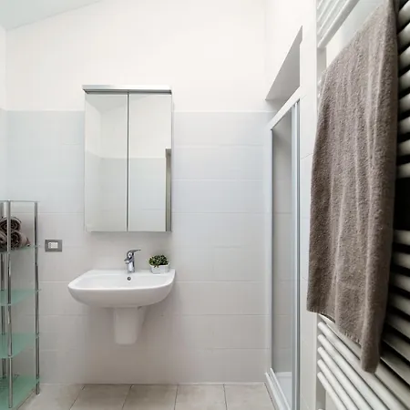 Grape Attic 72 - The House Of Travelers Como