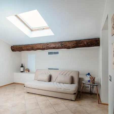 Grape Attic 72 - The House Of Travelers Appartement *