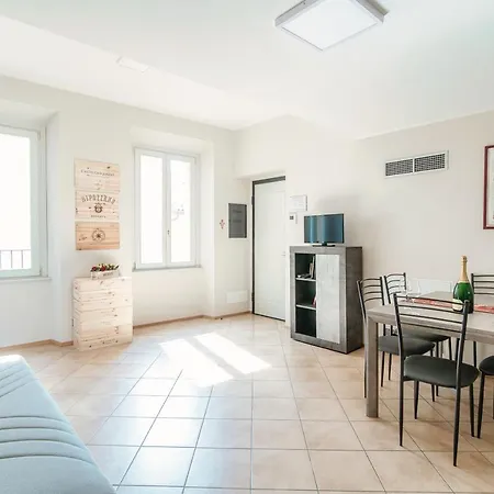 Grape Attic 72 - The House Of Travelers Appartement *