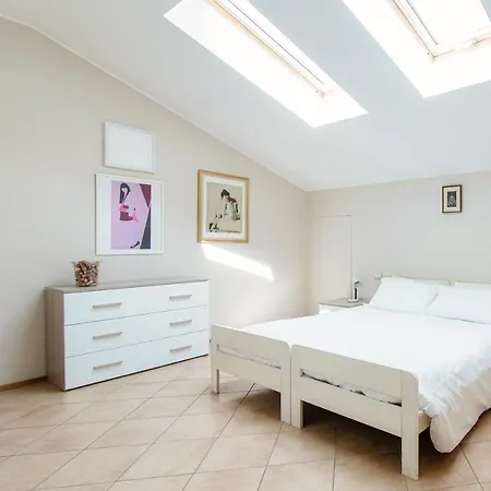 Grape Attic 72 - The House Of Travelers Appartement