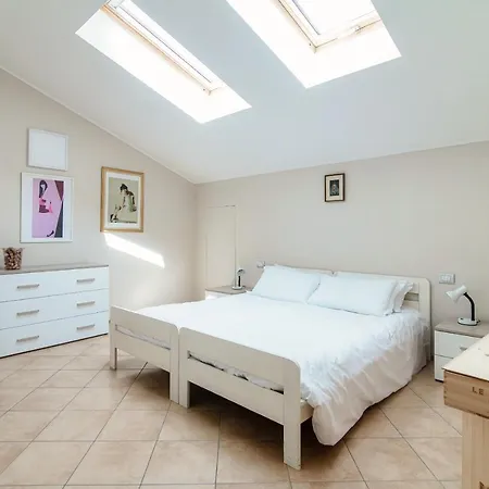 Grape Attic 72 - The House Of Travelers Appartement
